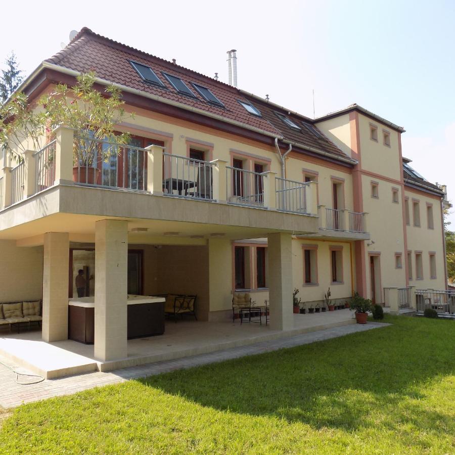 Fortuna Hotel Miskolc Bagian luar foto