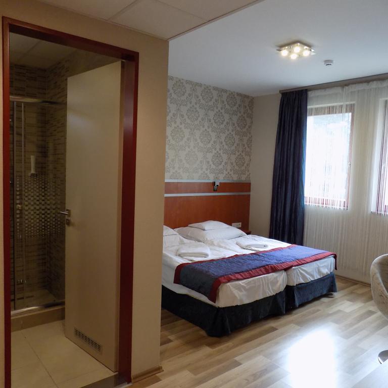 Fortuna Hotel Miskolc Bagian luar foto